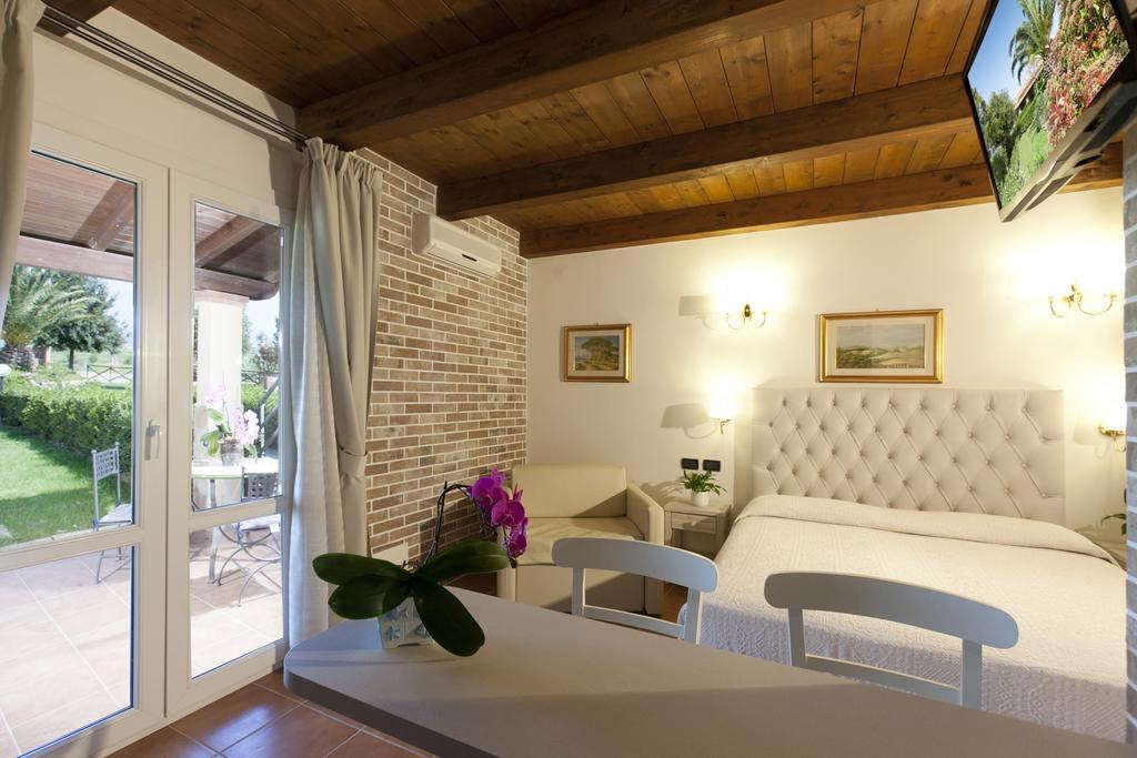 Fattoria Maremmana Aparthotel Marina di Grosseto Bagian luar foto