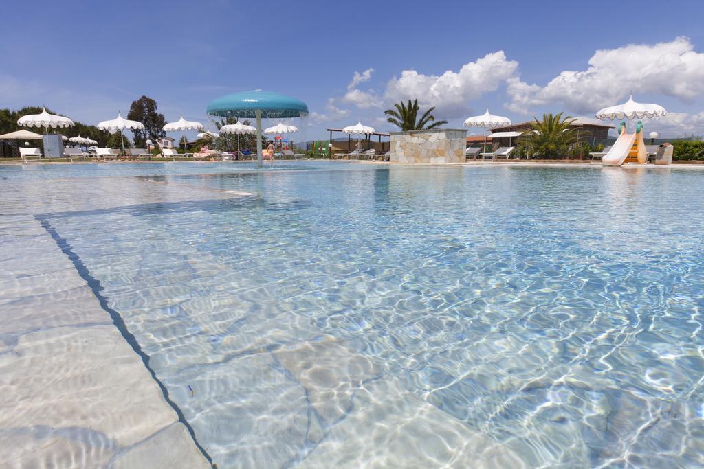 Fattoria Maremmana Aparthotel Marina di Grosseto Bagian luar foto