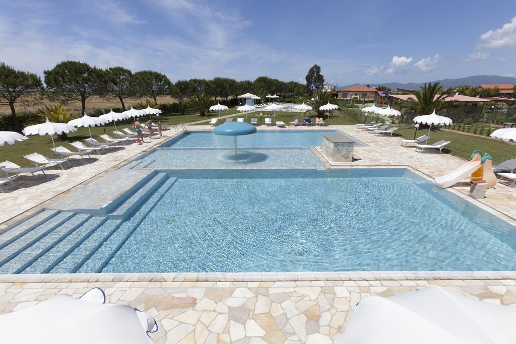 Fattoria Maremmana Aparthotel Marina di Grosseto Bagian luar foto