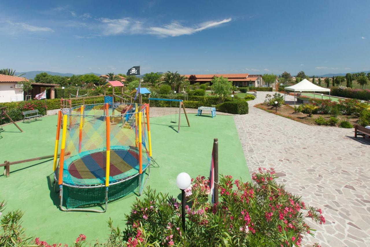 Fattoria Maremmana Aparthotel Marina di Grosseto Bagian luar foto